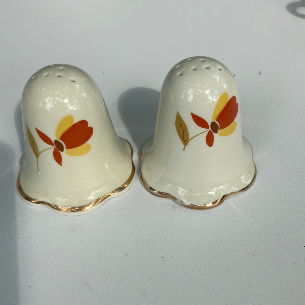 Hall’s Autumn Leaf Shakers